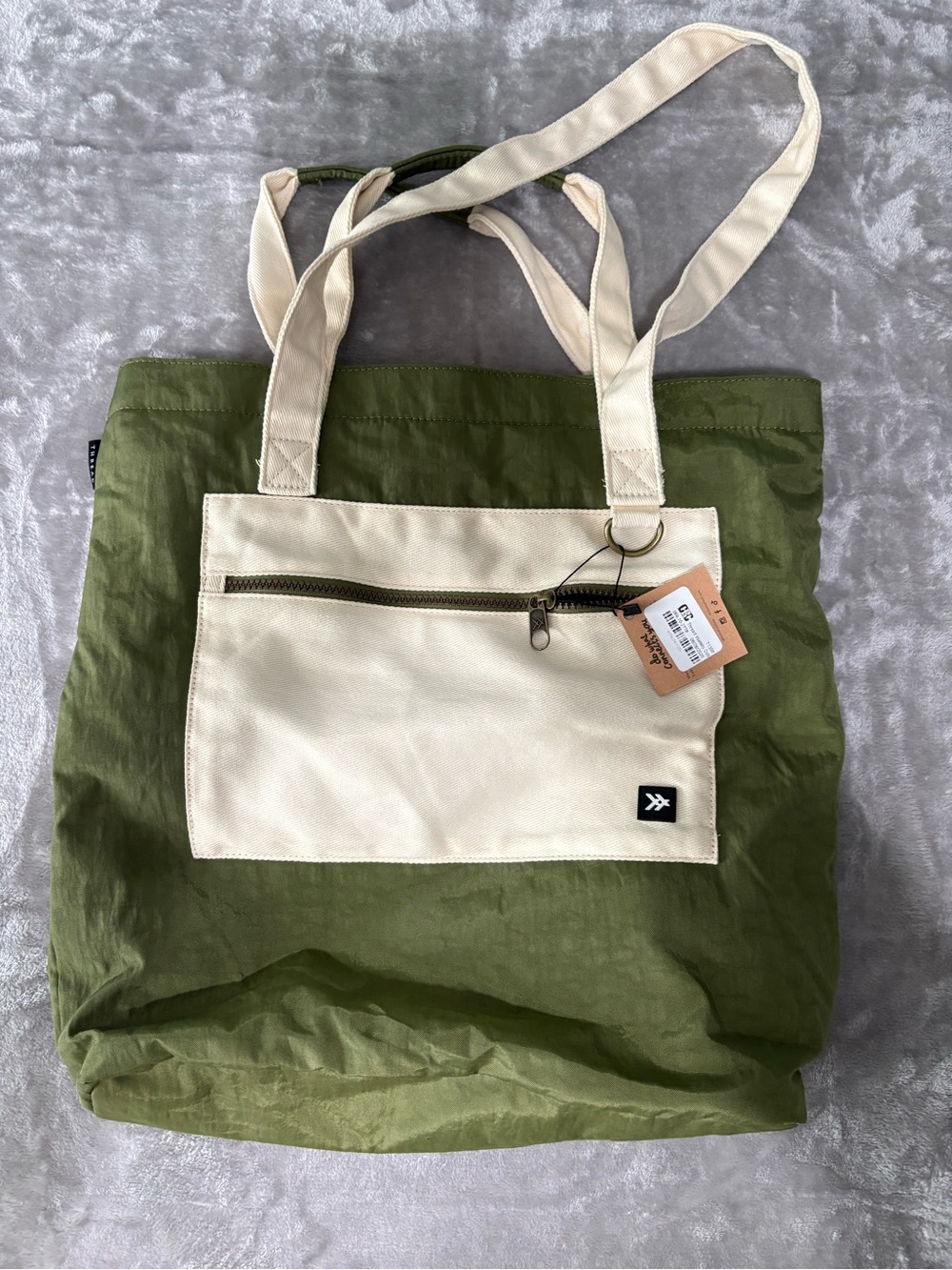 Thread Wallets Collapsible Utility Tote Bag Green and Cream NWT - Picture 2 of 3